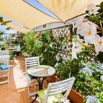 فندق مبيت وإفطار Roof Garden 3*