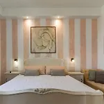 לינה וארוחת בוקר Roof Garden 3*