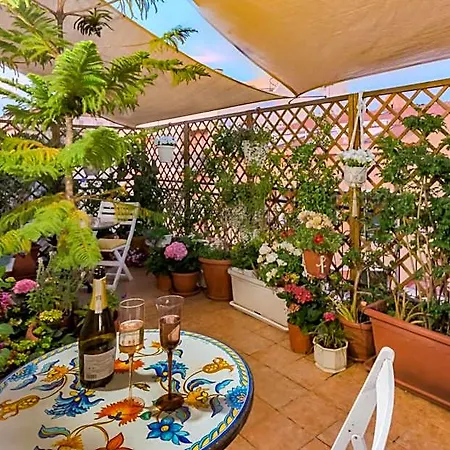 Roof Garden לינה וארוחת בוקר 3*