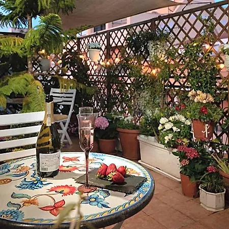 לינה וארוחת בוקר Roof Garden 3*