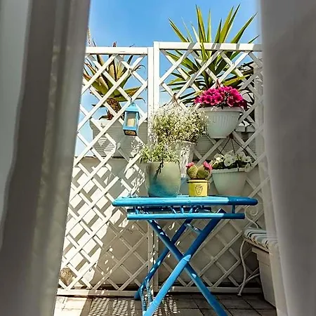 Roof Garden 3*