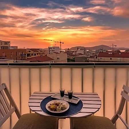 Roof Garden 3*